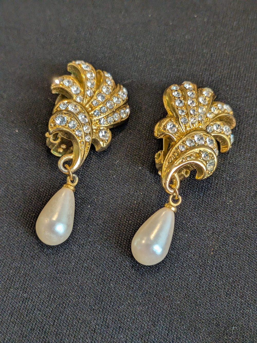 Vintage 2000s Gold Tone Crystal & Faux Pearl Teardrop Clip-On Earrings